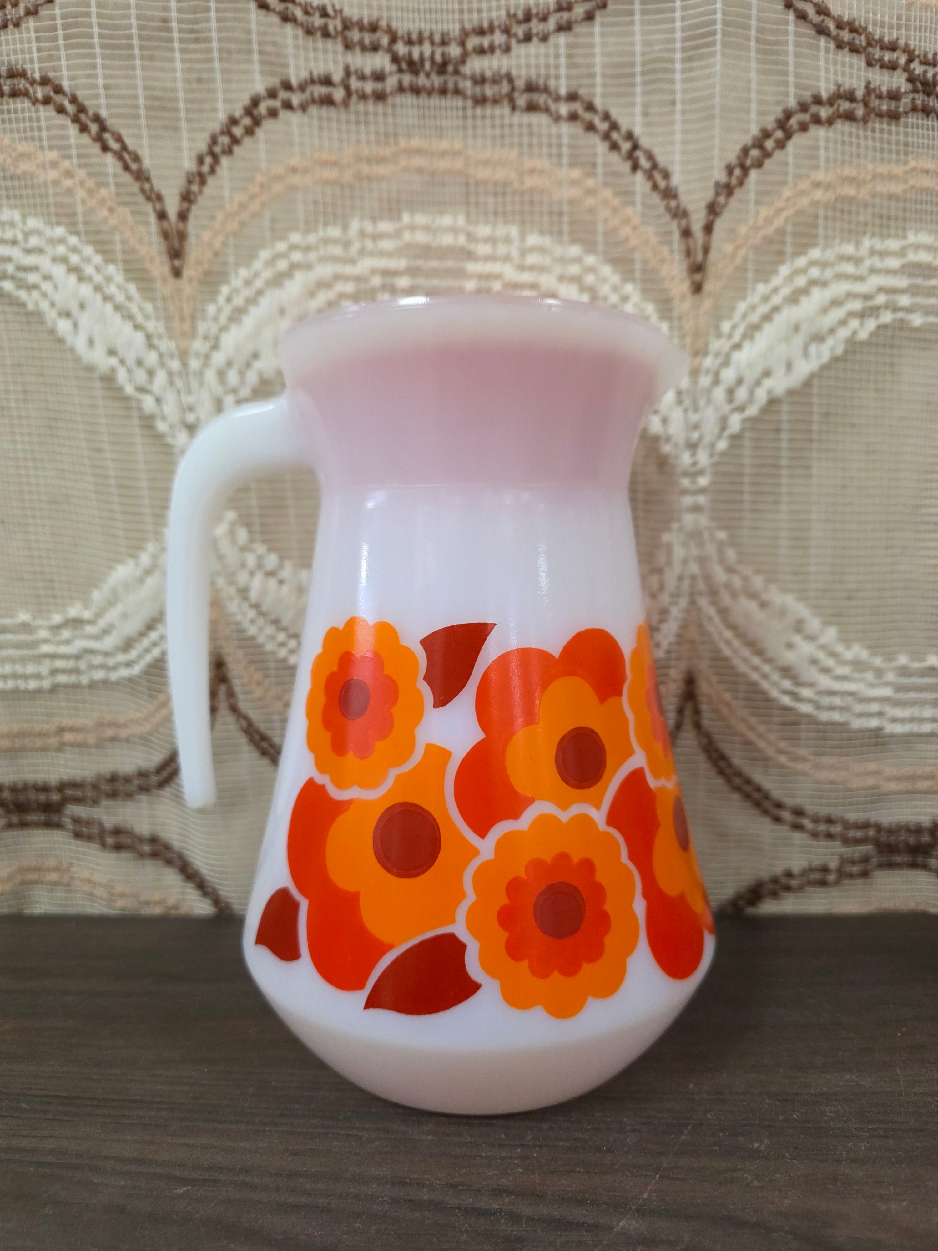 Vintage Arcopal Lotus kan rood oranje bloemenmotief