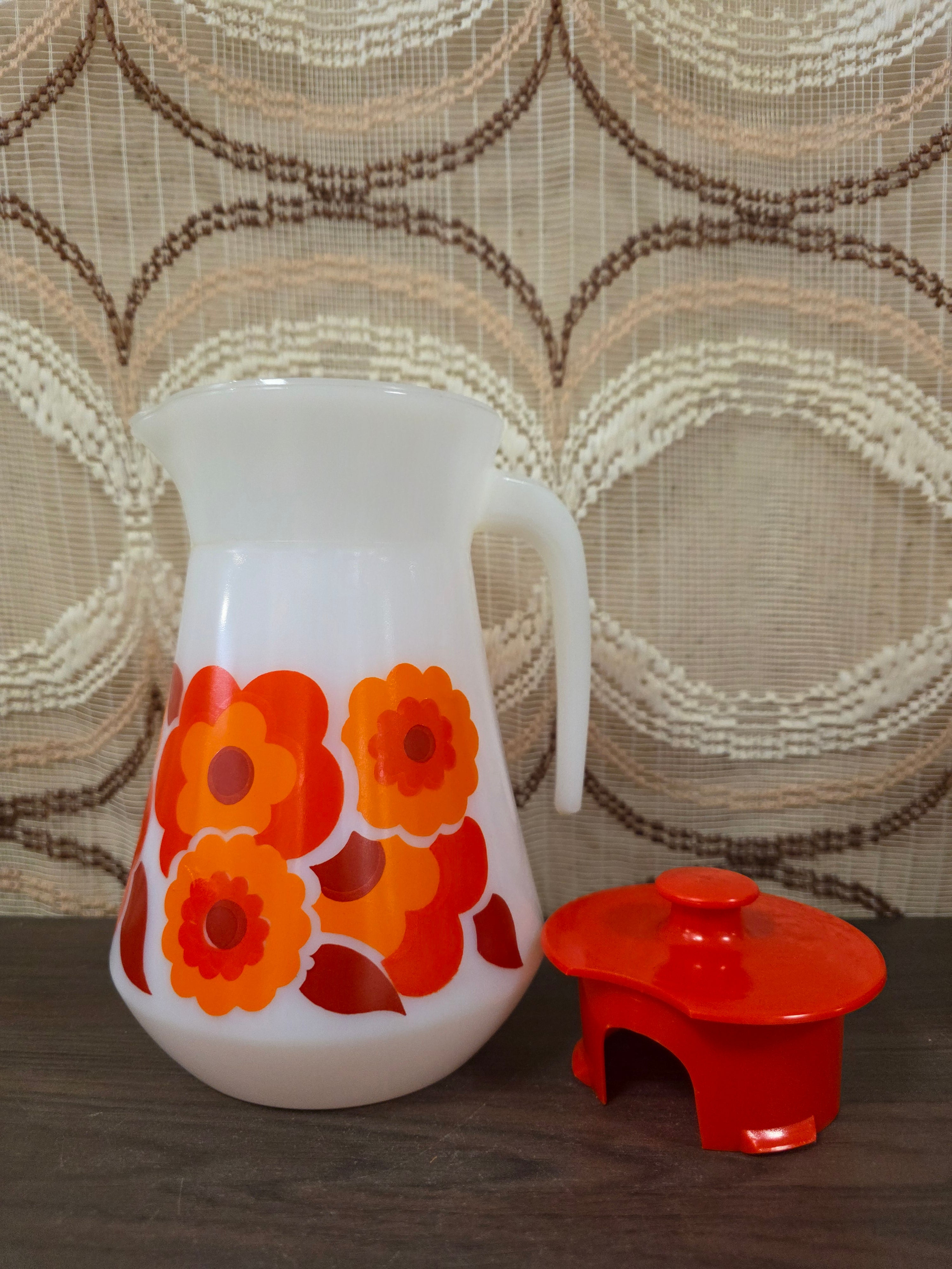 Vintage Arcopal Lotus kan rood oranje bloemenmotief