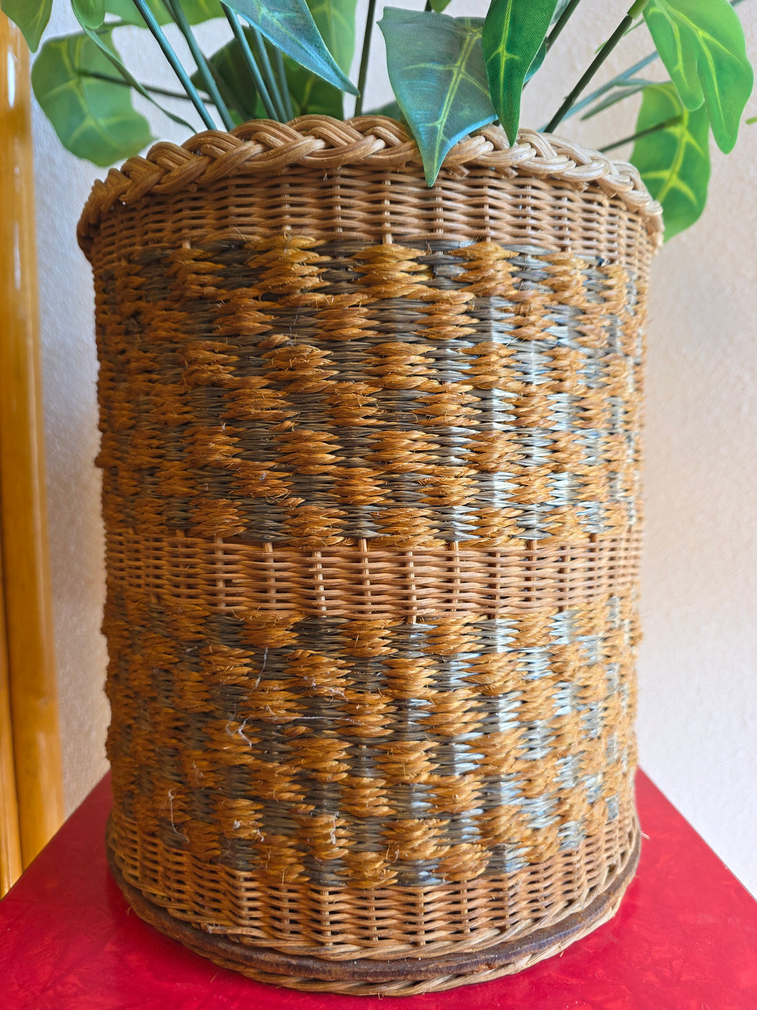 Vintage rotan prullenbak met metalen binnenkant