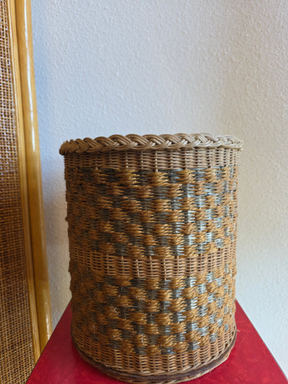 Vintage rotan prullenbak met metalen binnenkant