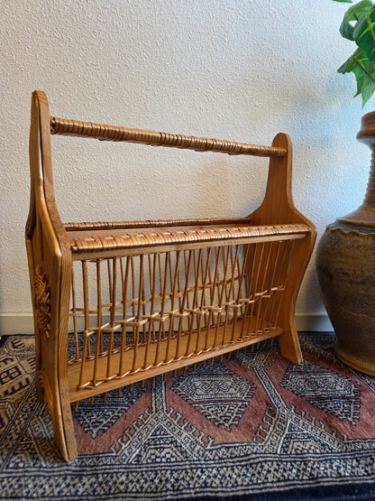 Vintage lectuurbak hout rotan krantenrek