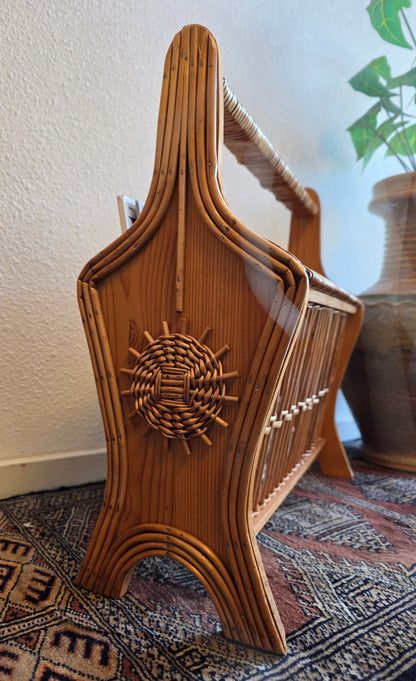 Vintage lectuurbak hout rotan krantenrek