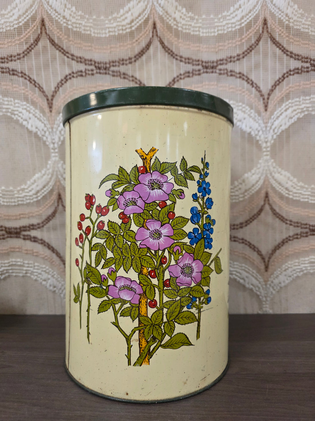 Vintage botanisch groot blik wilde bloemen