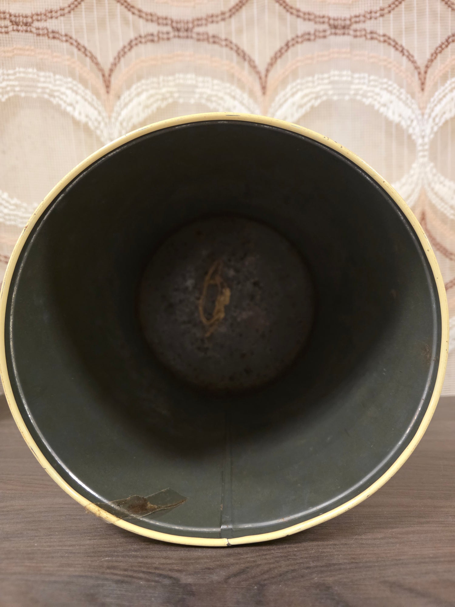 Vintage botanisch groot blik wilde bloemen