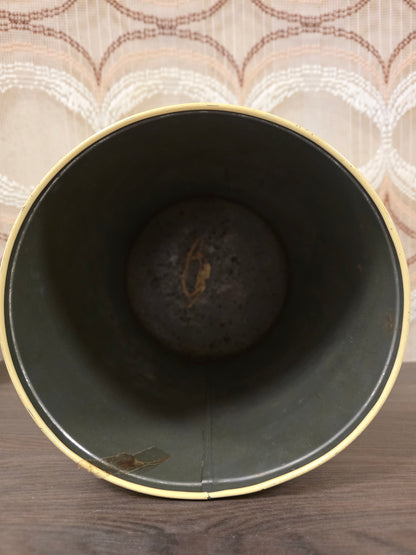 Vintage botanisch groot blik wilde bloemen