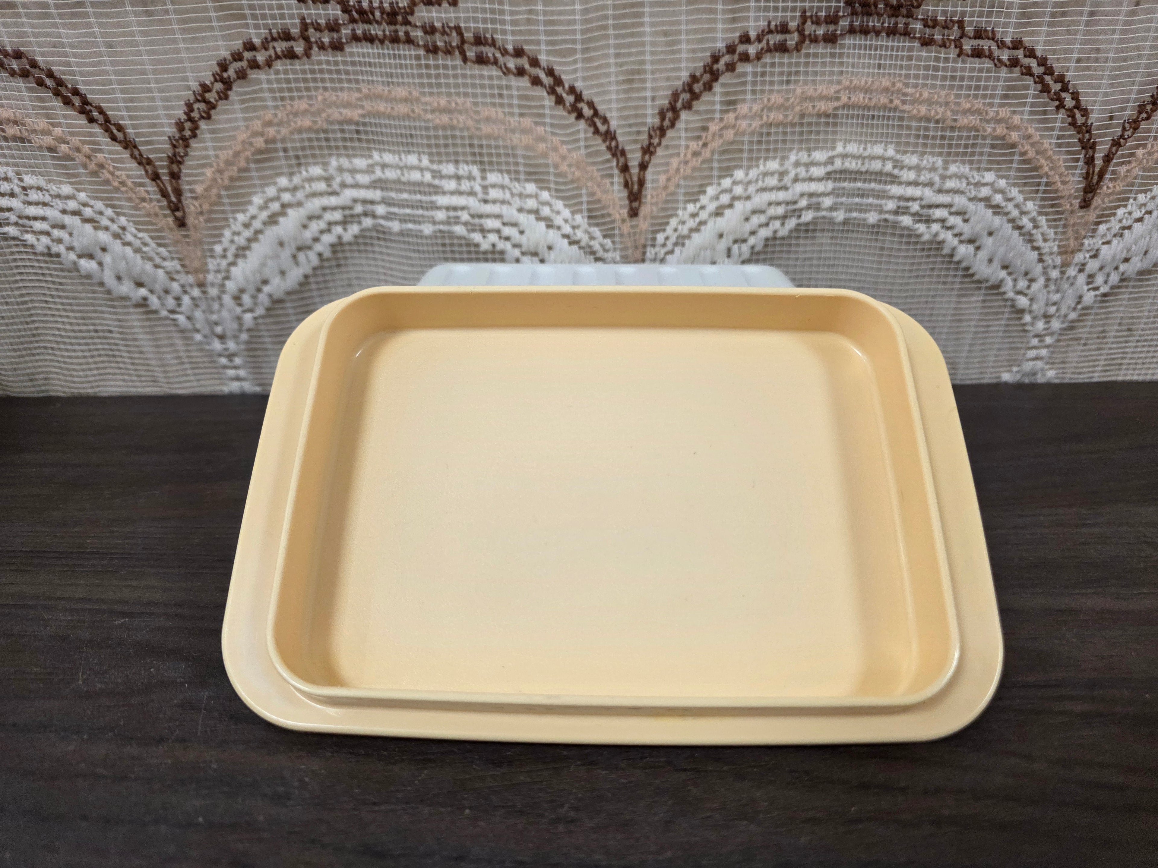 Tupperware Kornuit botervloot vintage zachtgeel