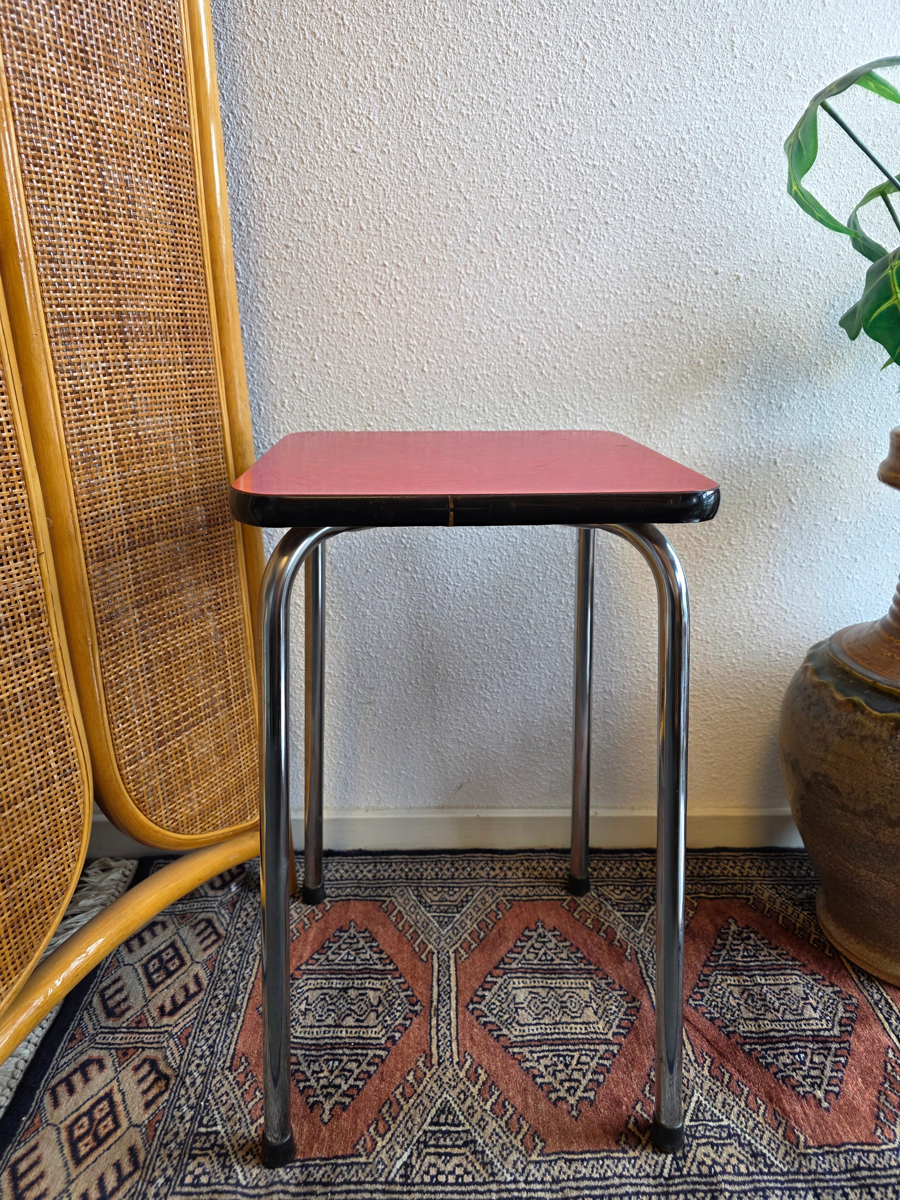 Vintage kruk rood formica zitting