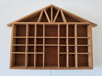 Vintage houten wandkastje vakkenkast huisvorm