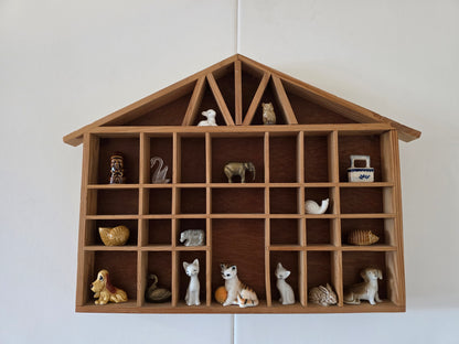 Vintage houten wandkastje vakkenkast huisvorm