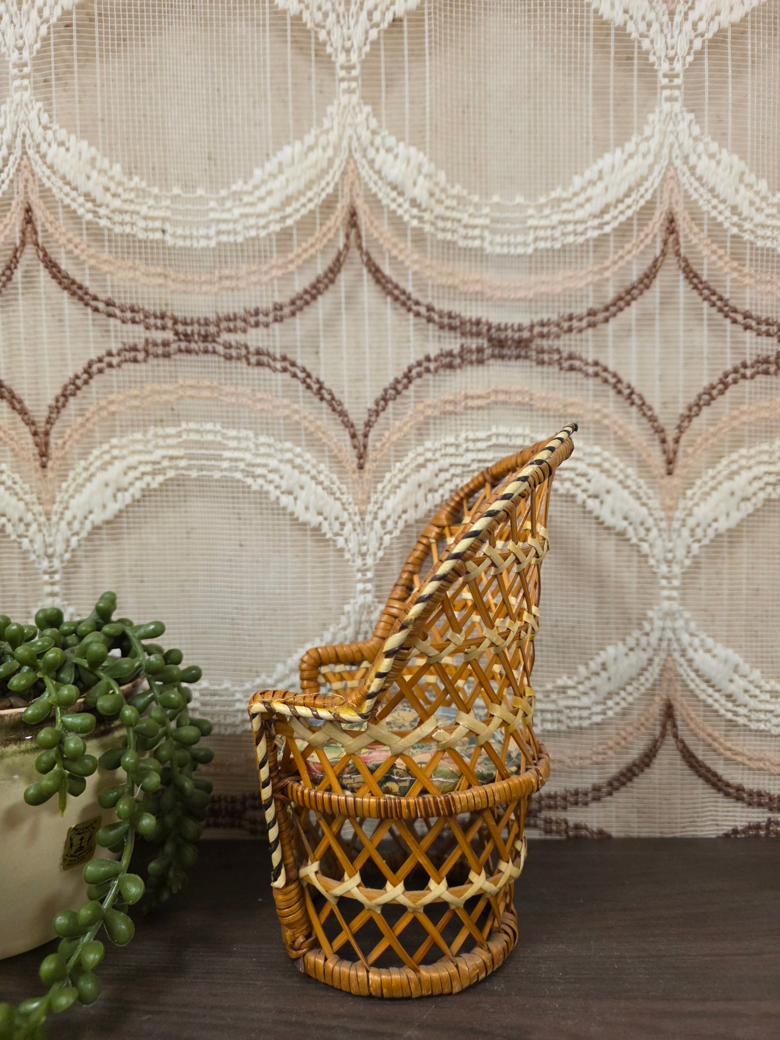 Vintage rotan poppenstoeltje 21 cm