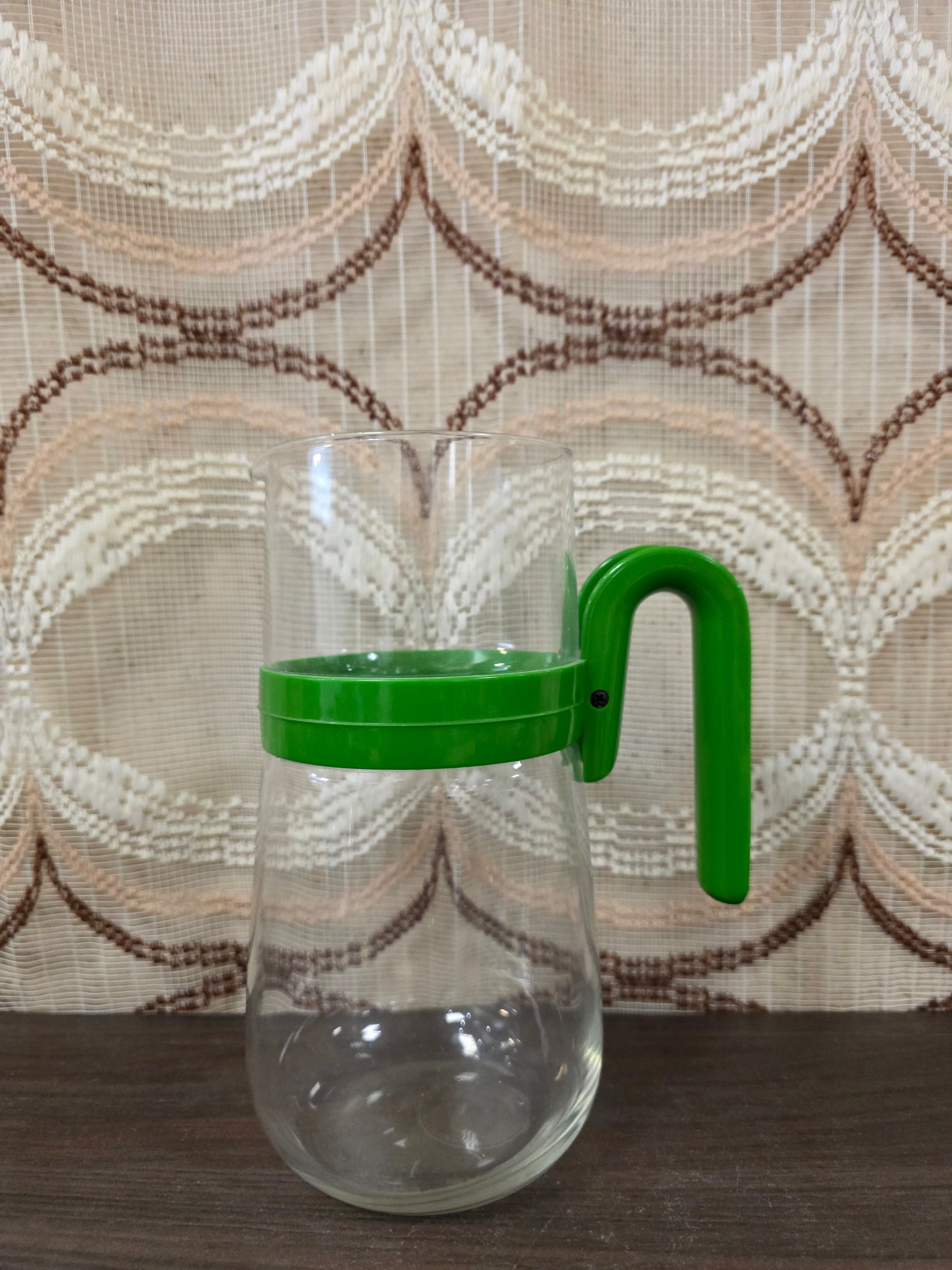 Vintage glazen kan groen handvat