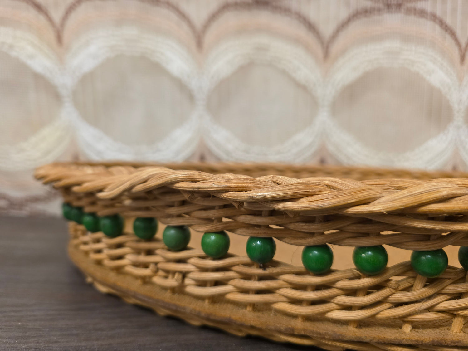Vintage ovaal dienblad met groene kralen
