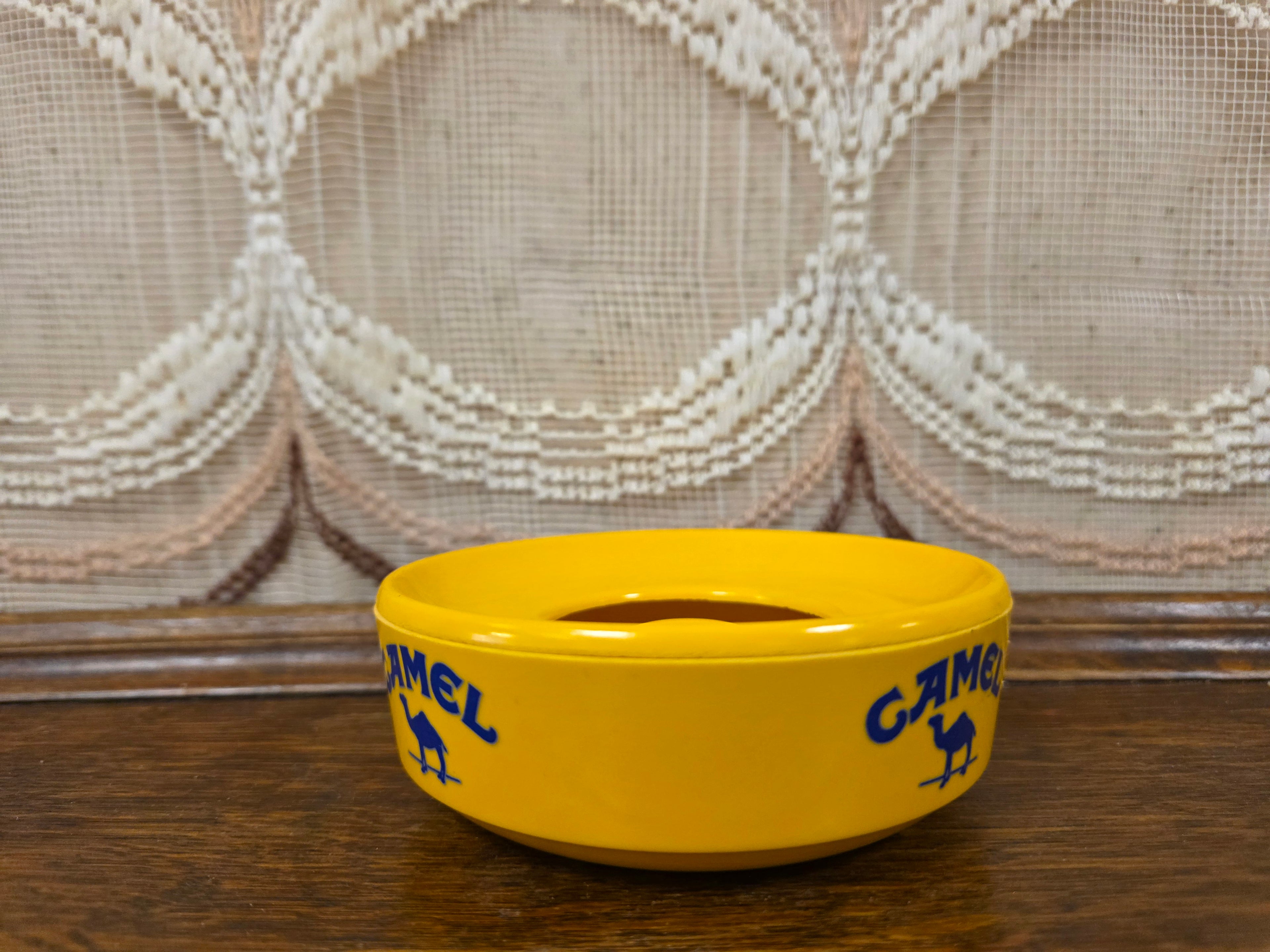 Vintage Camel asbak geel met deksel