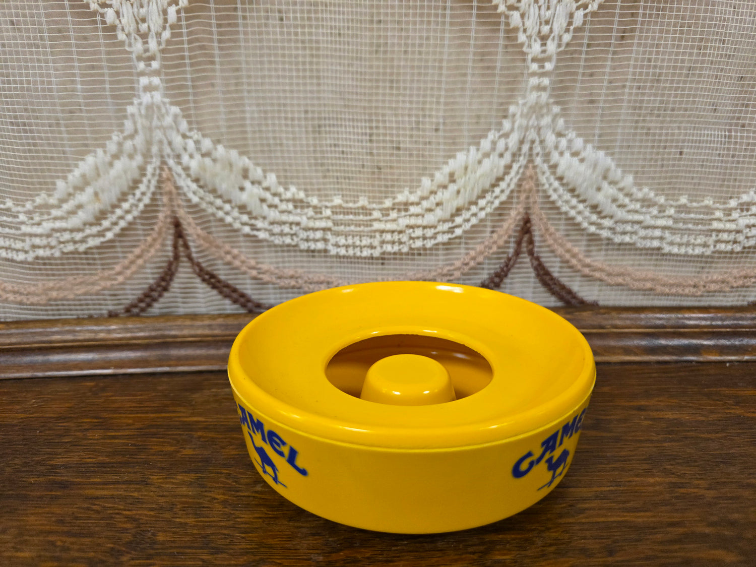 Vintage Camel asbak geel met deksel