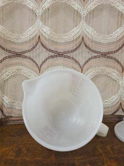 Tupperware beslagkom met deksel en schenktuit - 2 liter