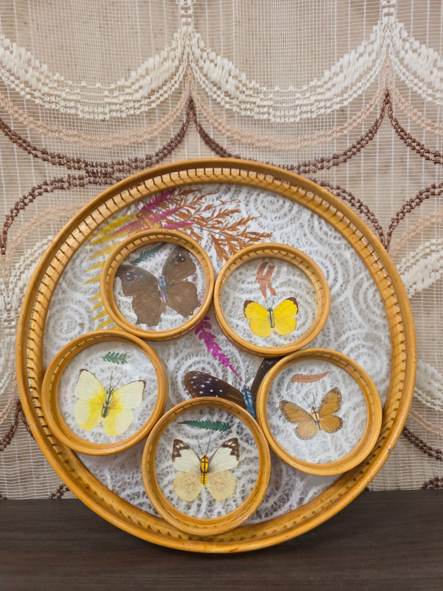 Vintage dienblad met onderzetters vlinders