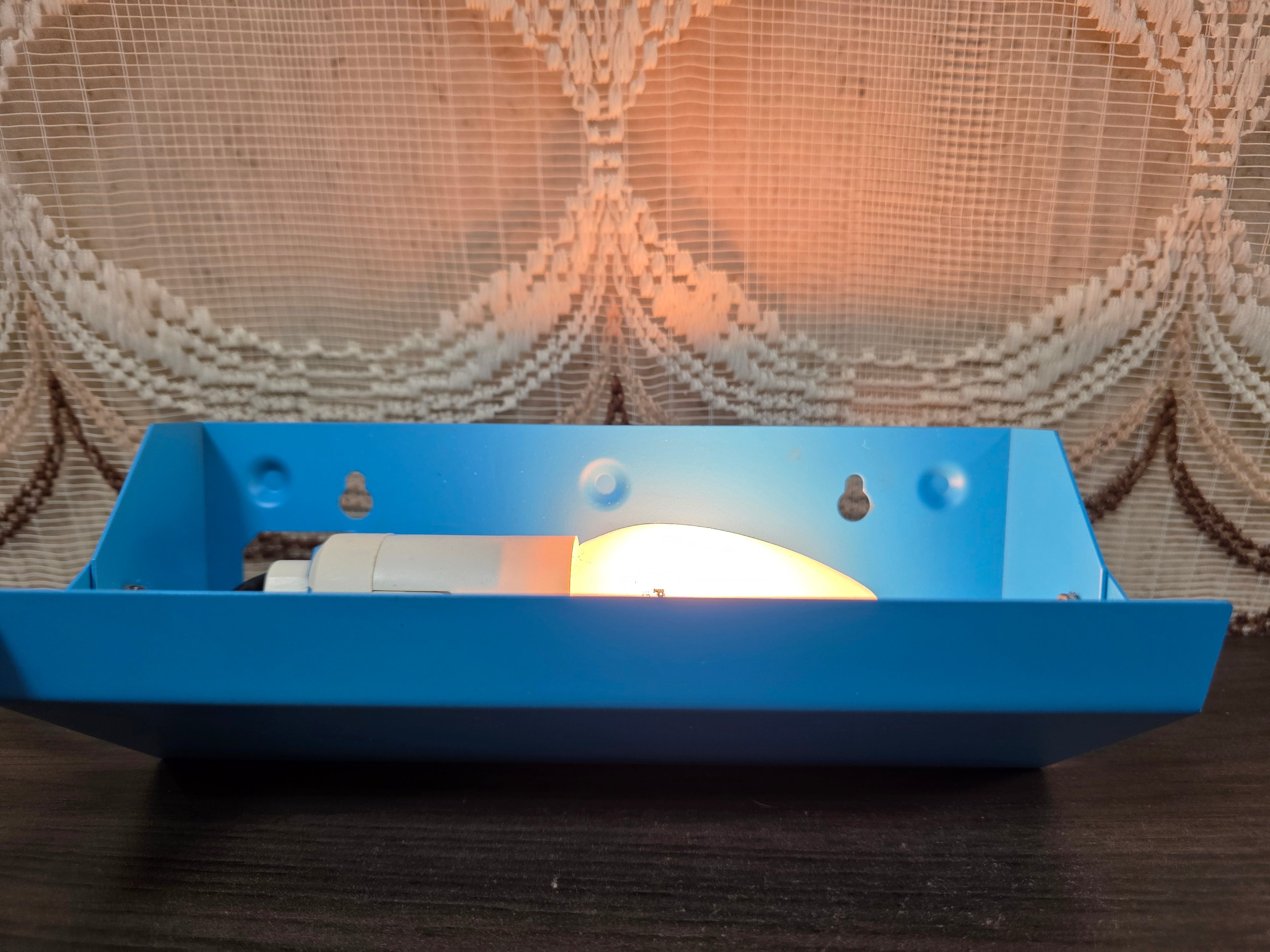 Massive blauwe metalen wandlamp vintage