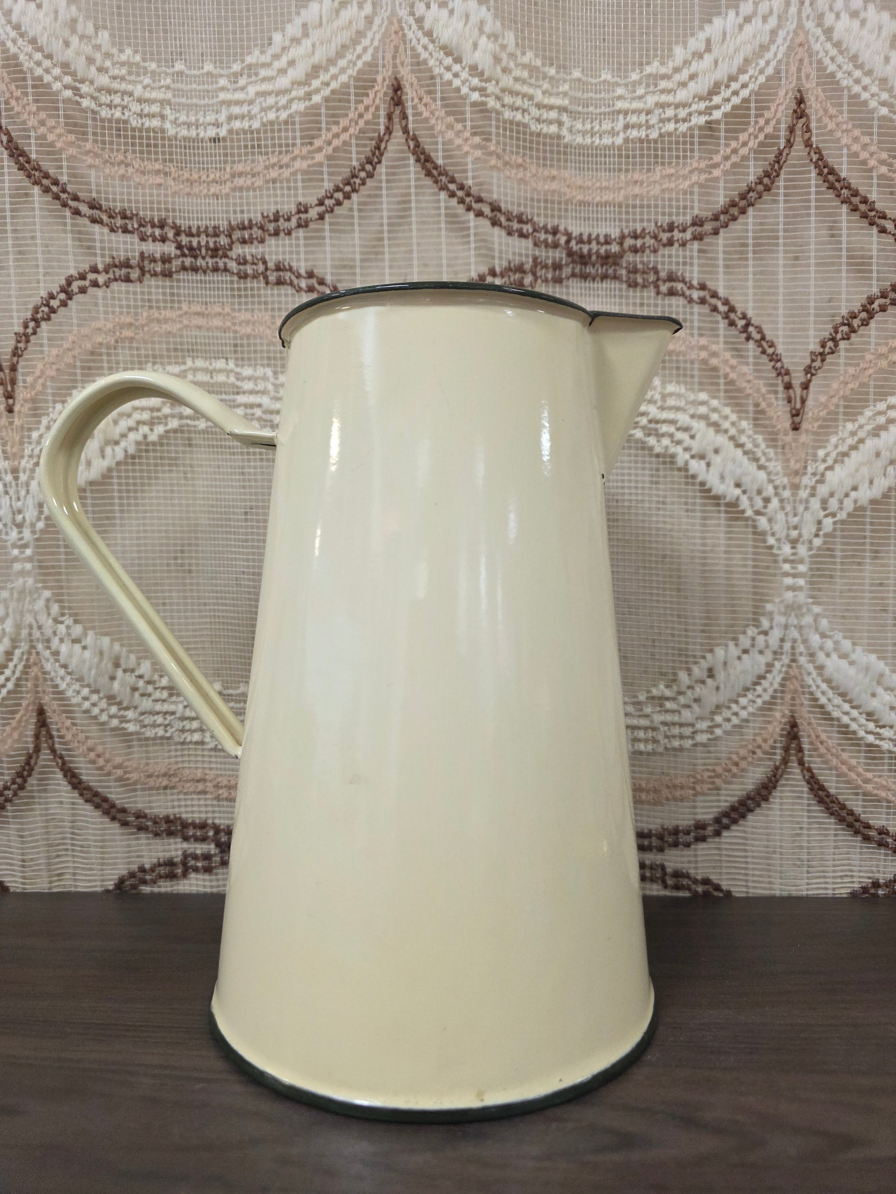 Vintage emaille schenkkan met varken