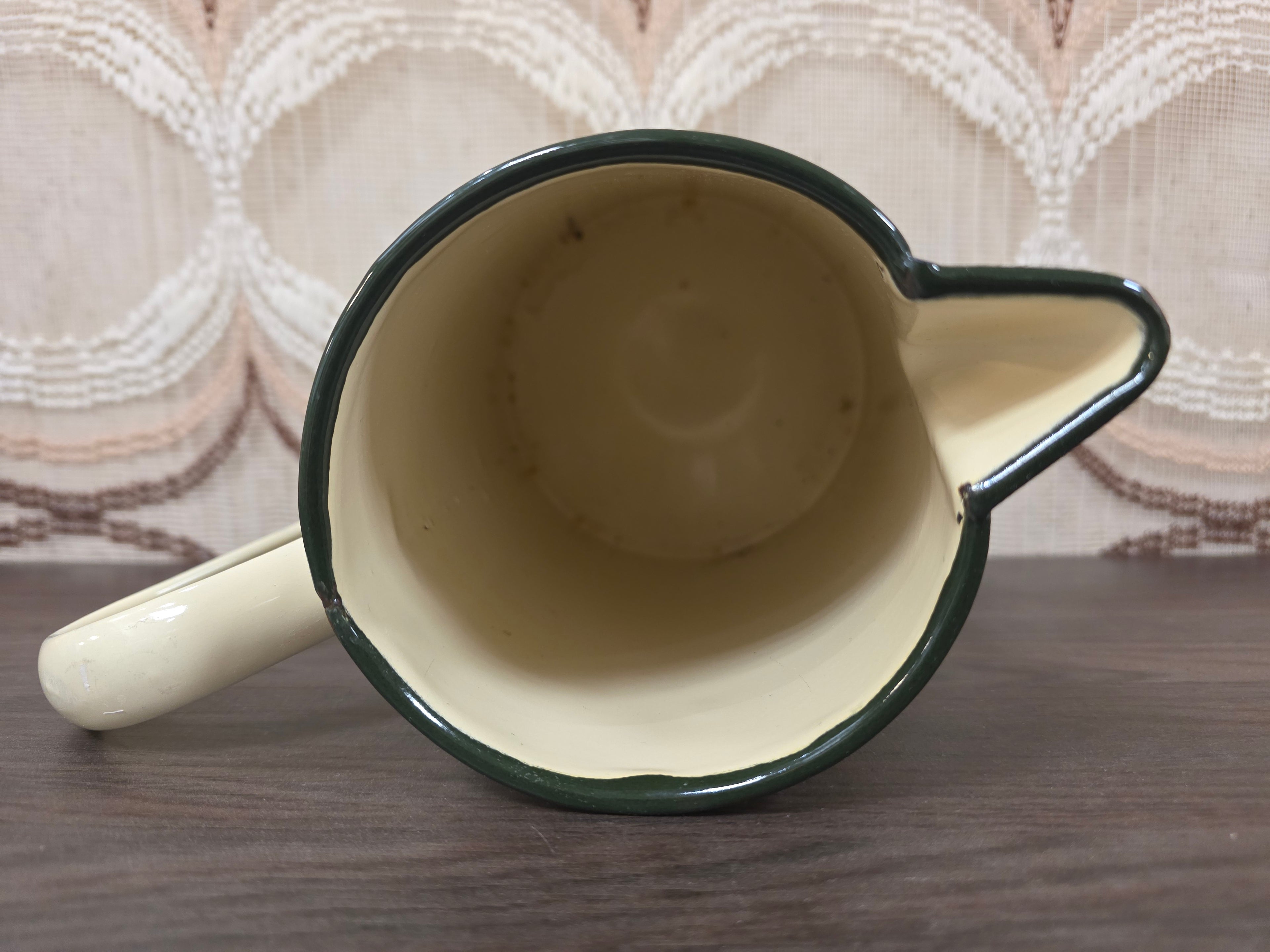 Vintage emaille schenkkan met varken