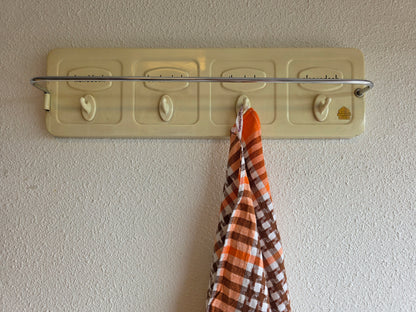 Vintage wit metalen handdoekenrek jaren ’60 – met haakjes en stang