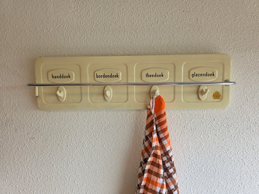 Vintage wit metalen handdoekenrek jaren ’60 – met haakjes en stang