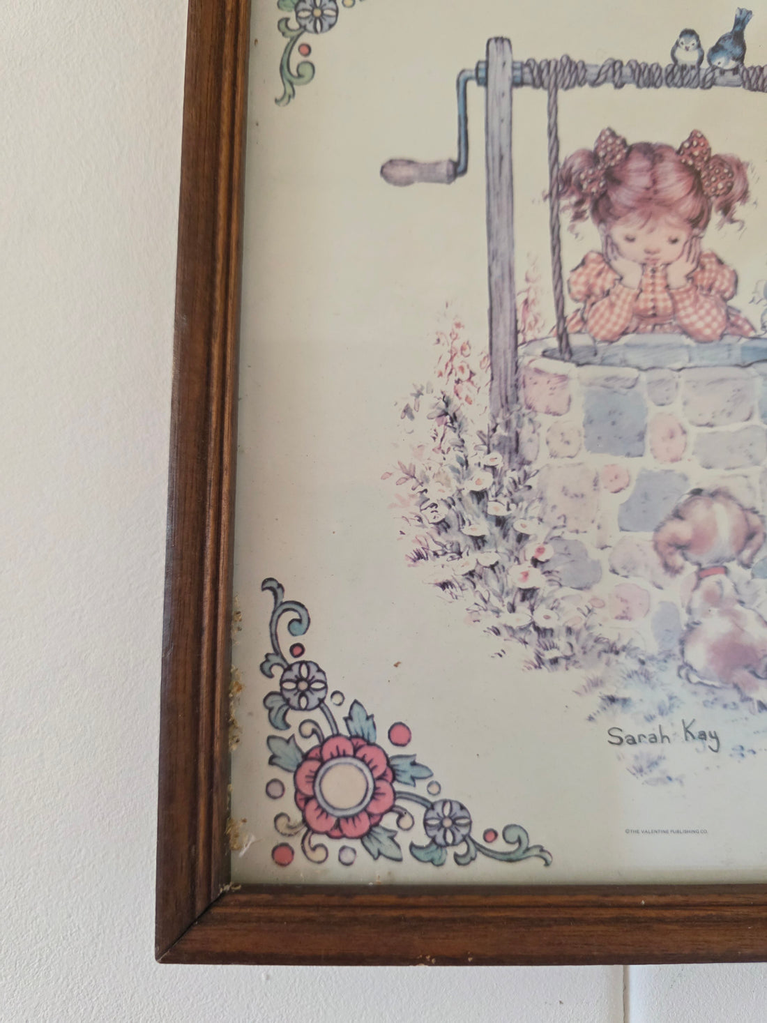 Sarah Kay wanddecoratie meisje bij waterput