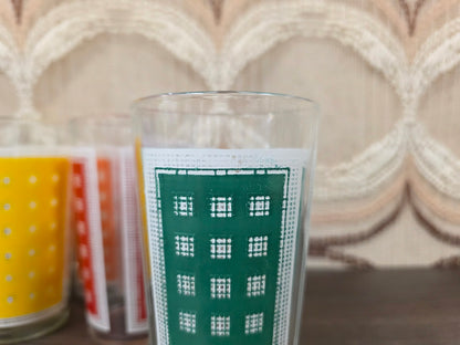 Vintage gekleurde glazen set geruit