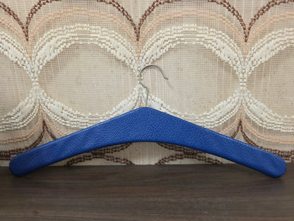 Vintage kledinghanger skaileer donkerblauw met studs