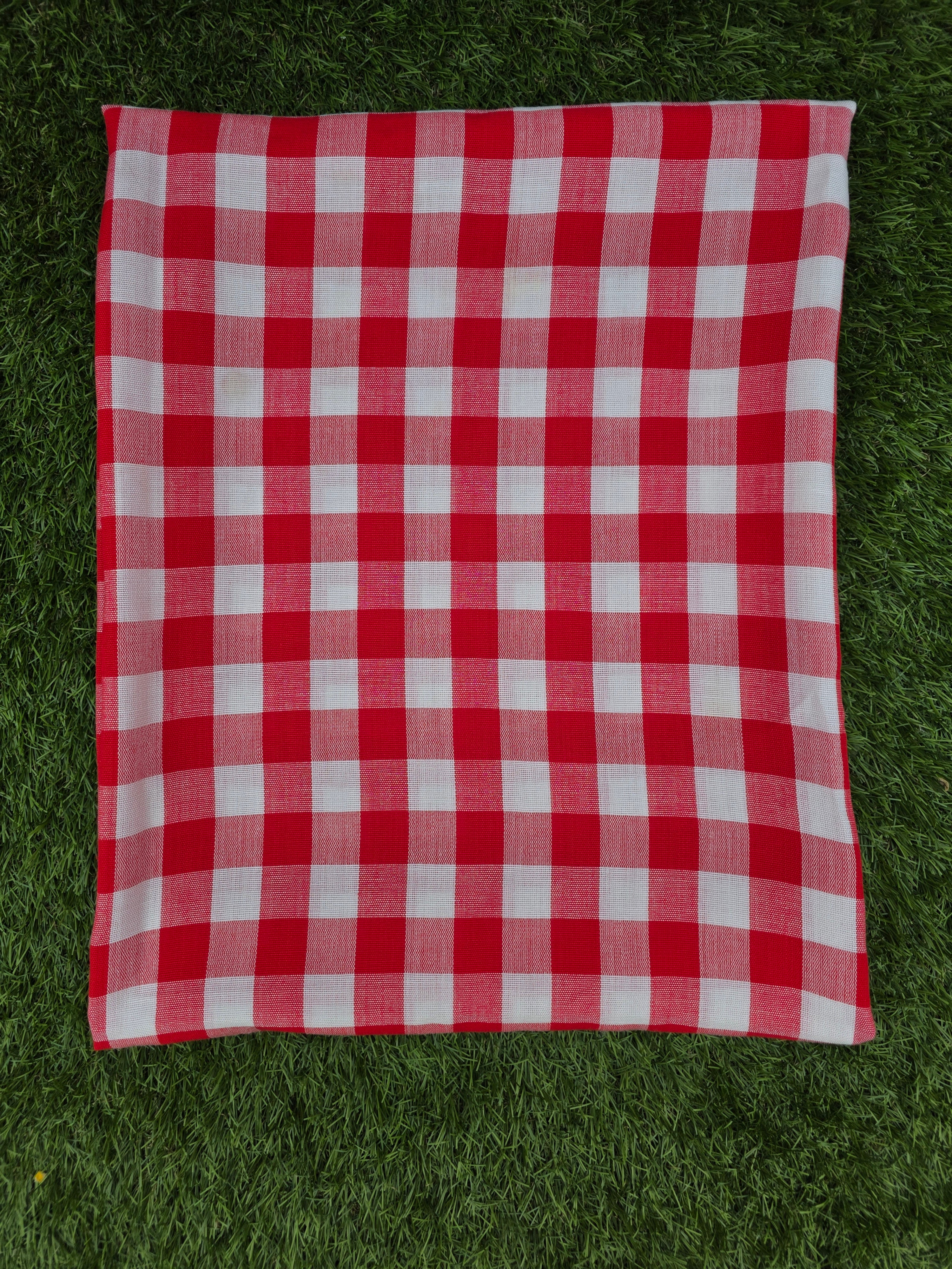 Vintage tafelkleed rood-wit geruit 152 x 190 cm