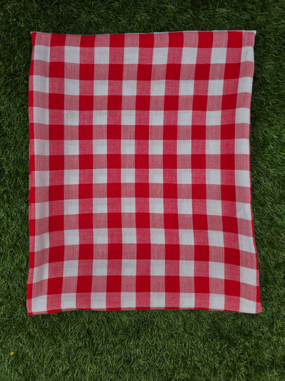 Vintage tafelkleed rood-wit geruit 152 x 190 cm