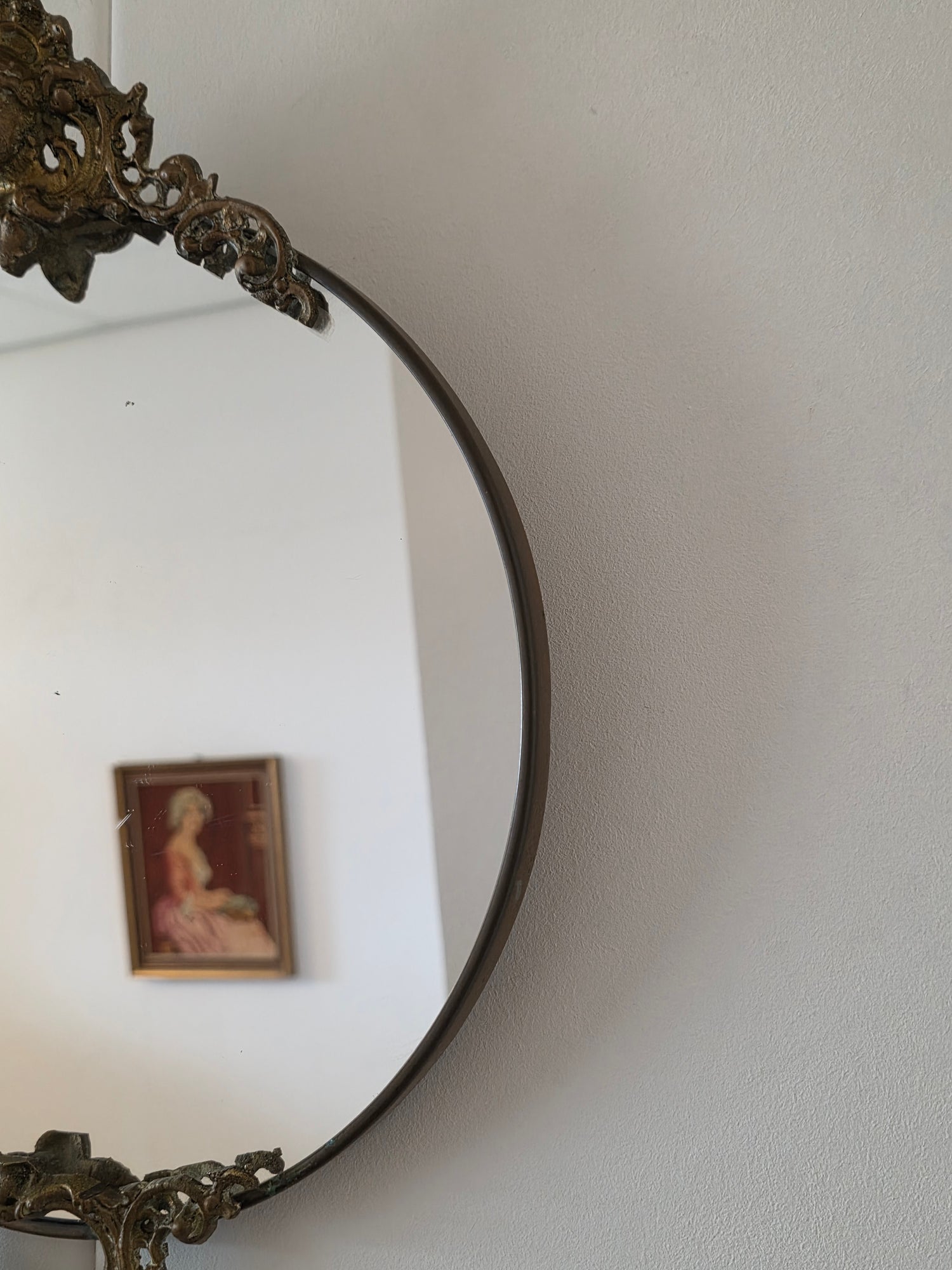 Vintage spiegel in rococo-stijl met ornamenten