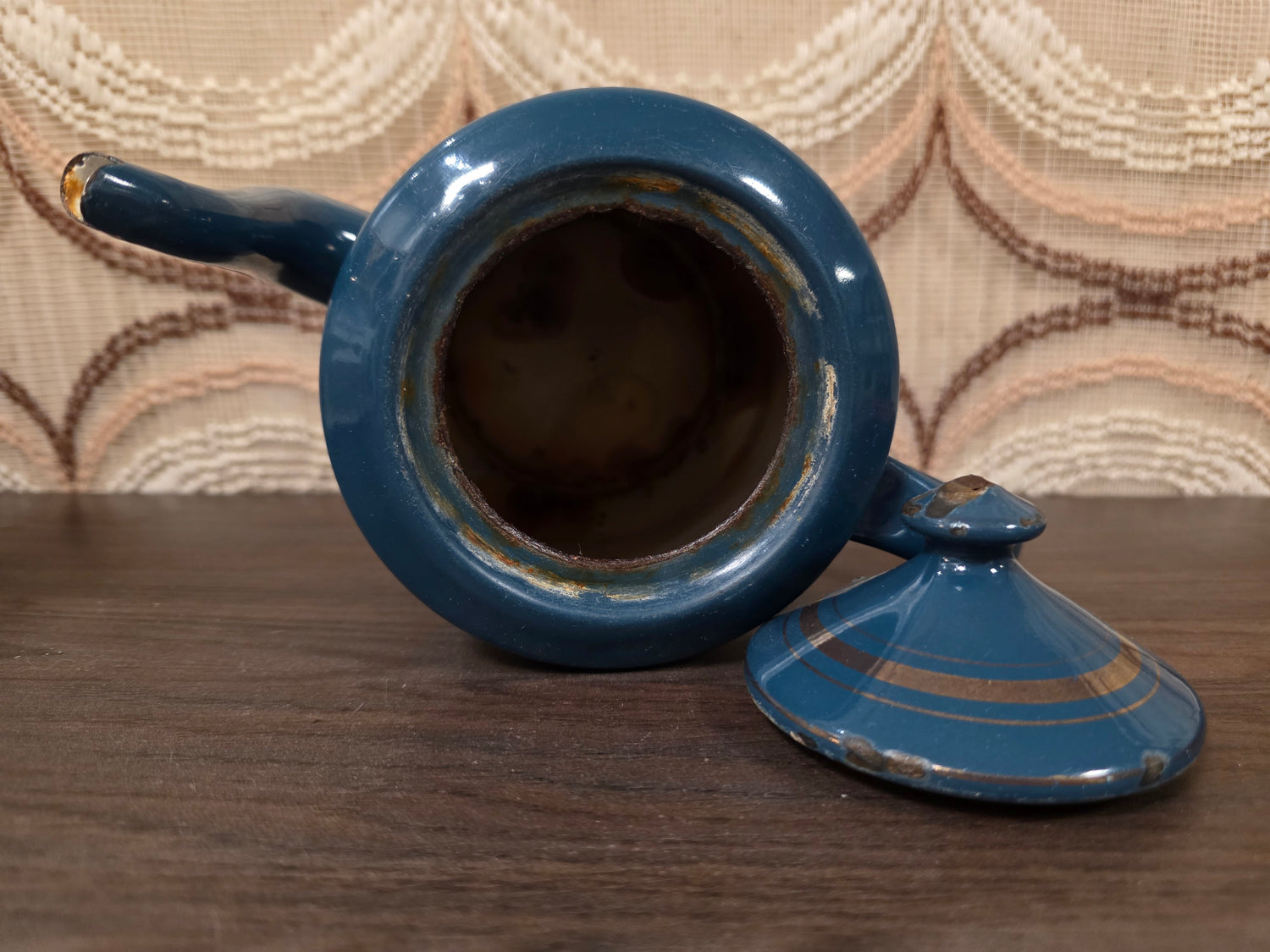 Vintage blauwe emaille koffiepot