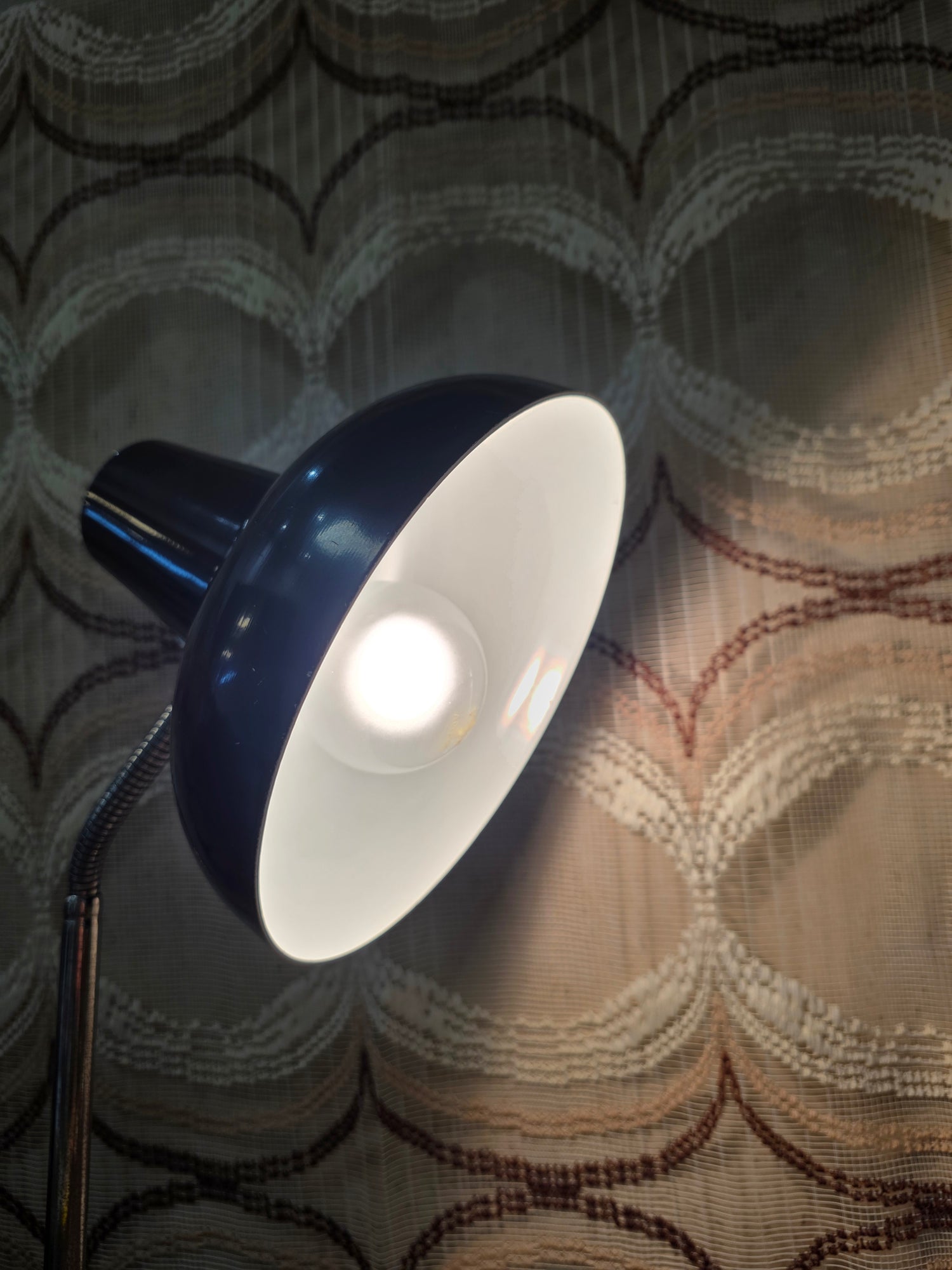 Vintage donkerbruine bureaulamp met verstelbare arm