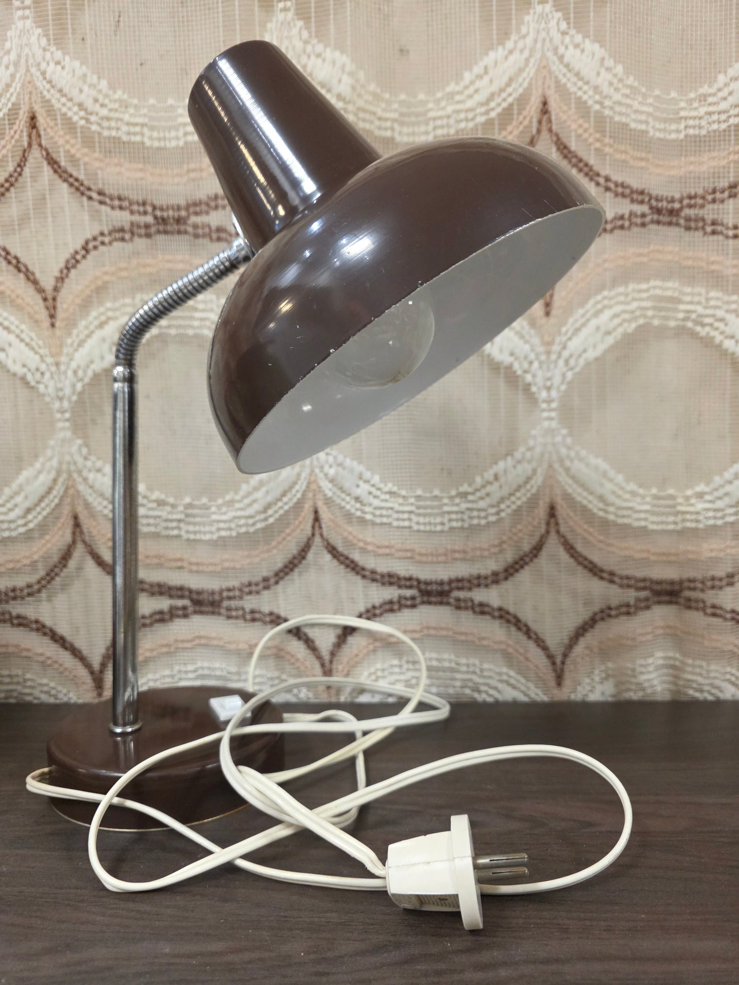 Vintage donkerbruine bureaulamp met verstelbare arm