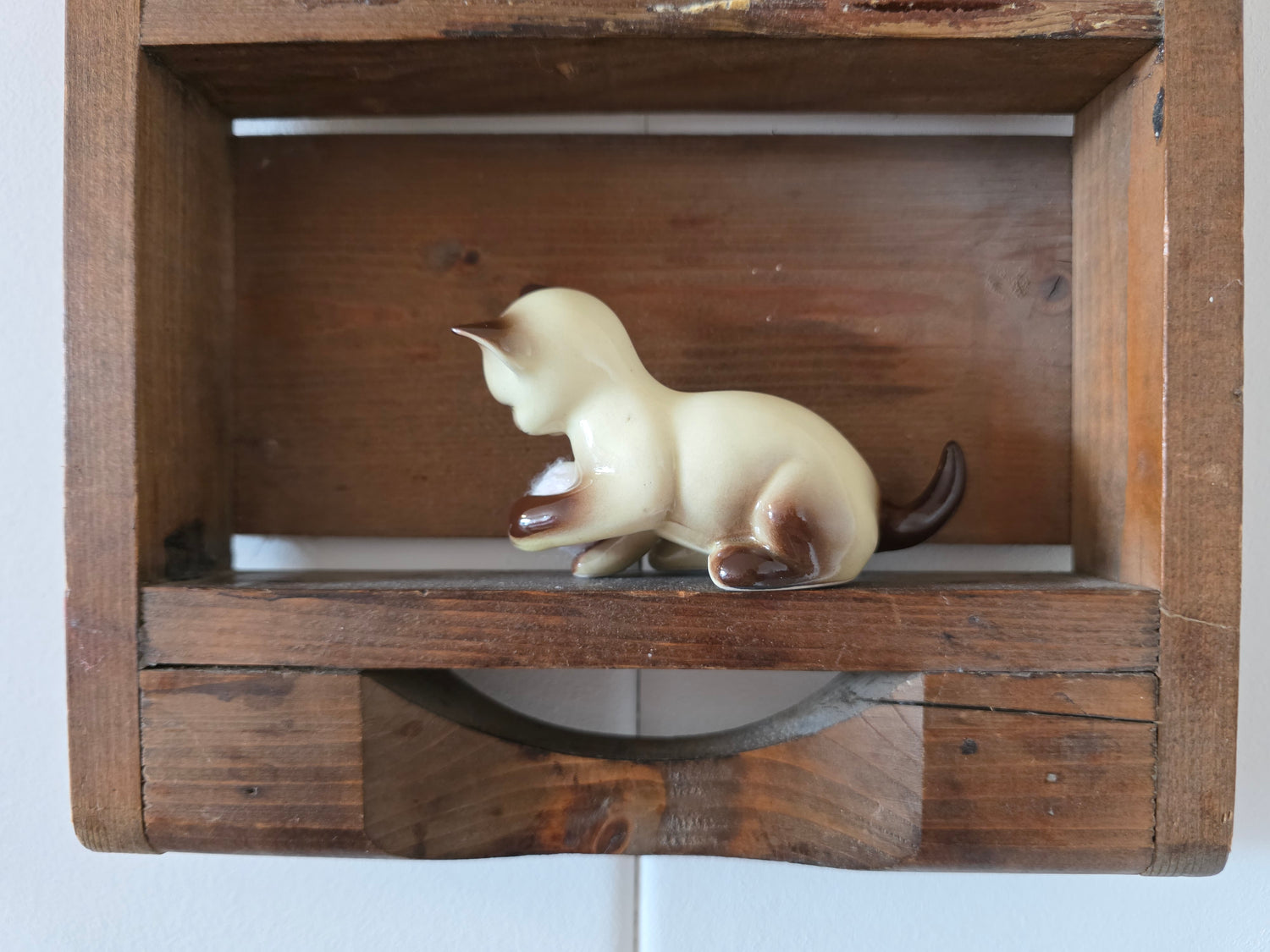 Vintage bakstenen mal wandkast 67,5 x 22 cm