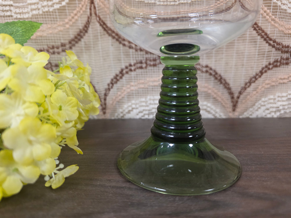 Roemer Moezel wijnglas groen voet vintage glas