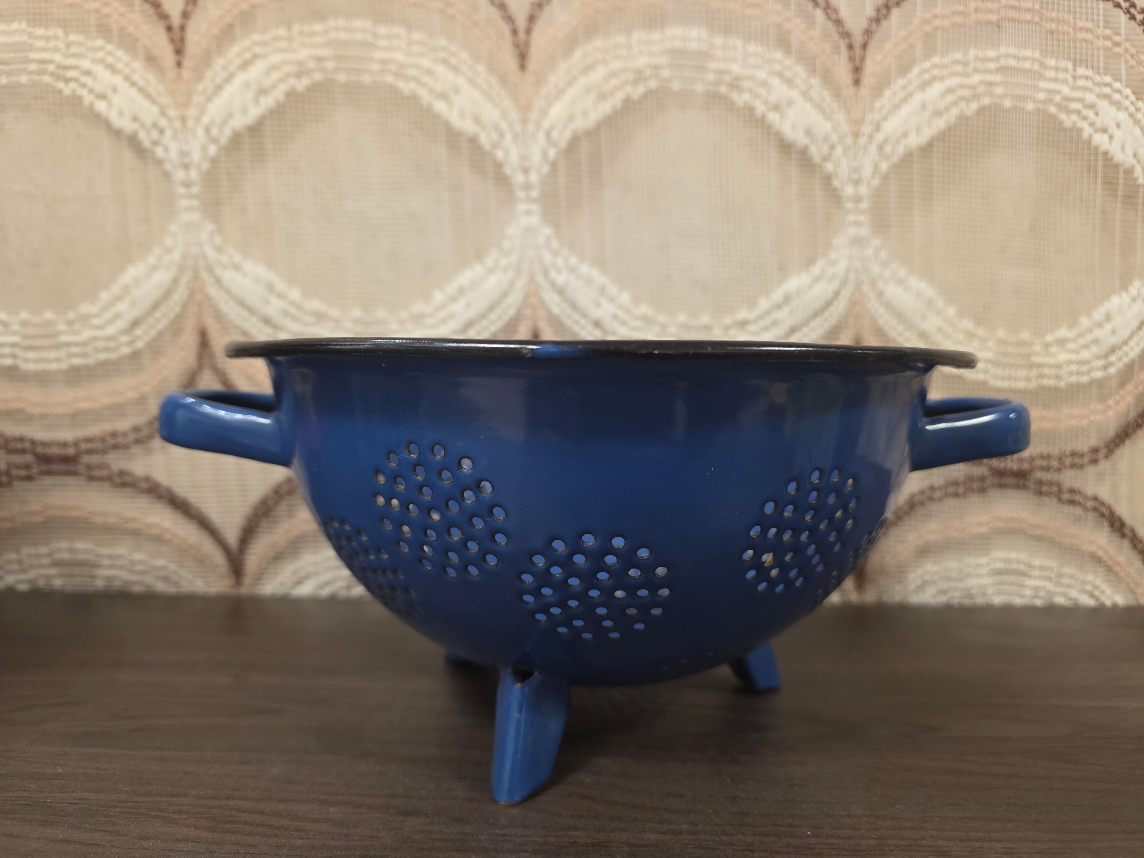 Vintage emaille vergiet blauw op 3 pootjes