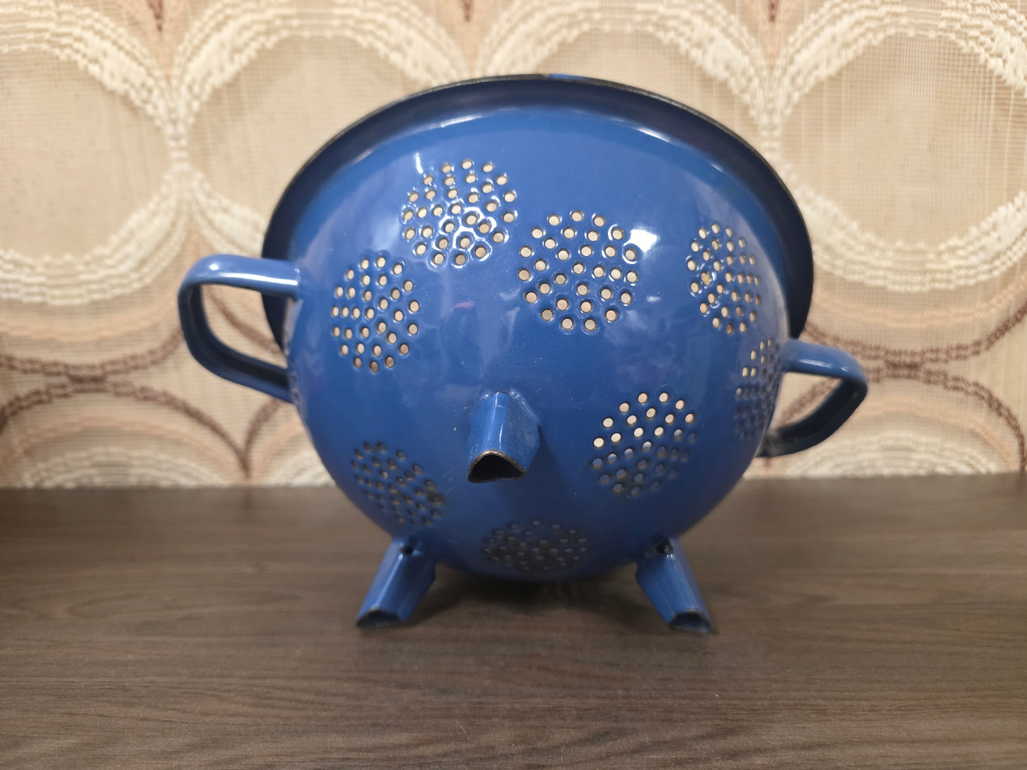 Vintage emaille vergiet blauw op 3 pootjes