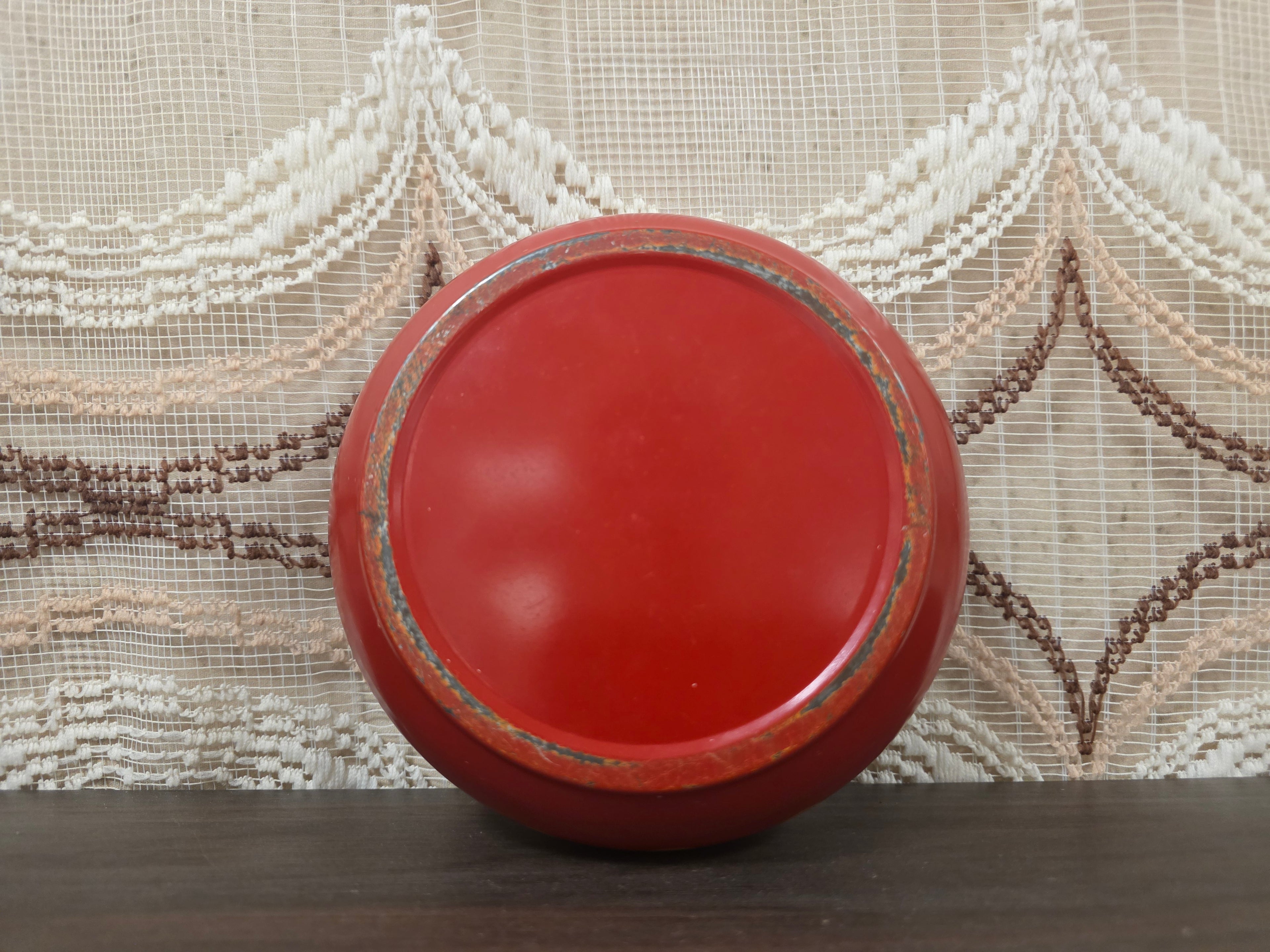 Vintage rond blik met cirkelpatroon