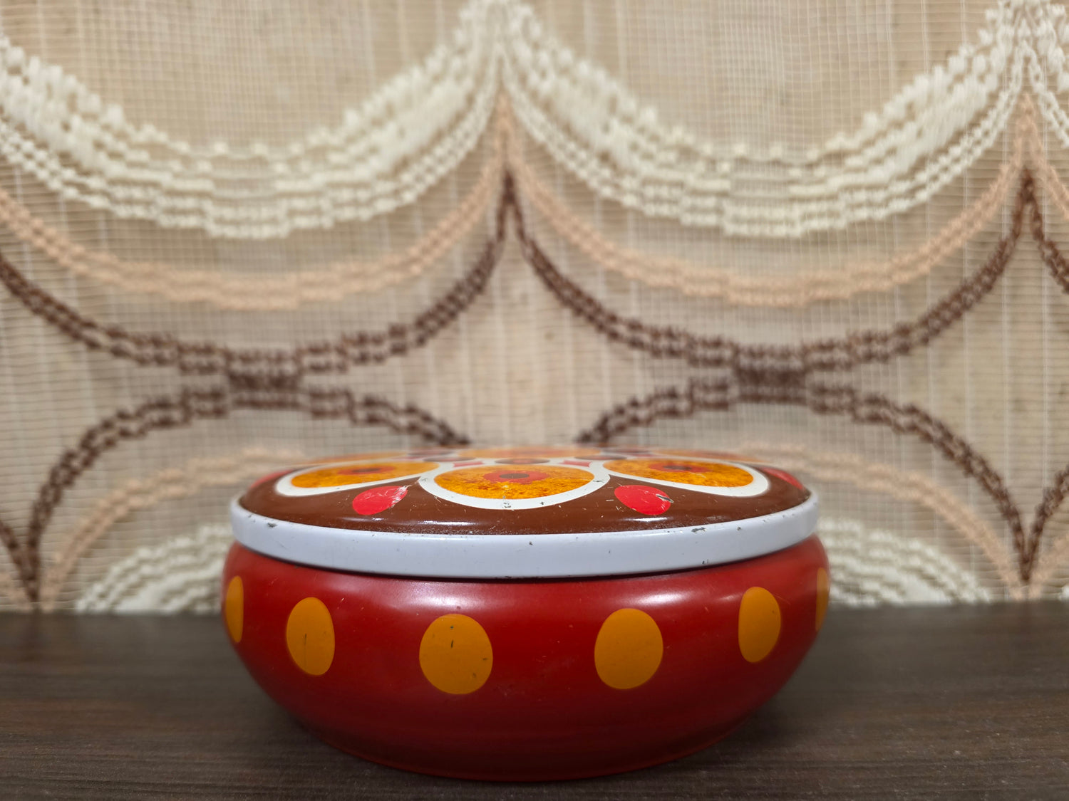 Vintage rond blik met cirkelpatroon