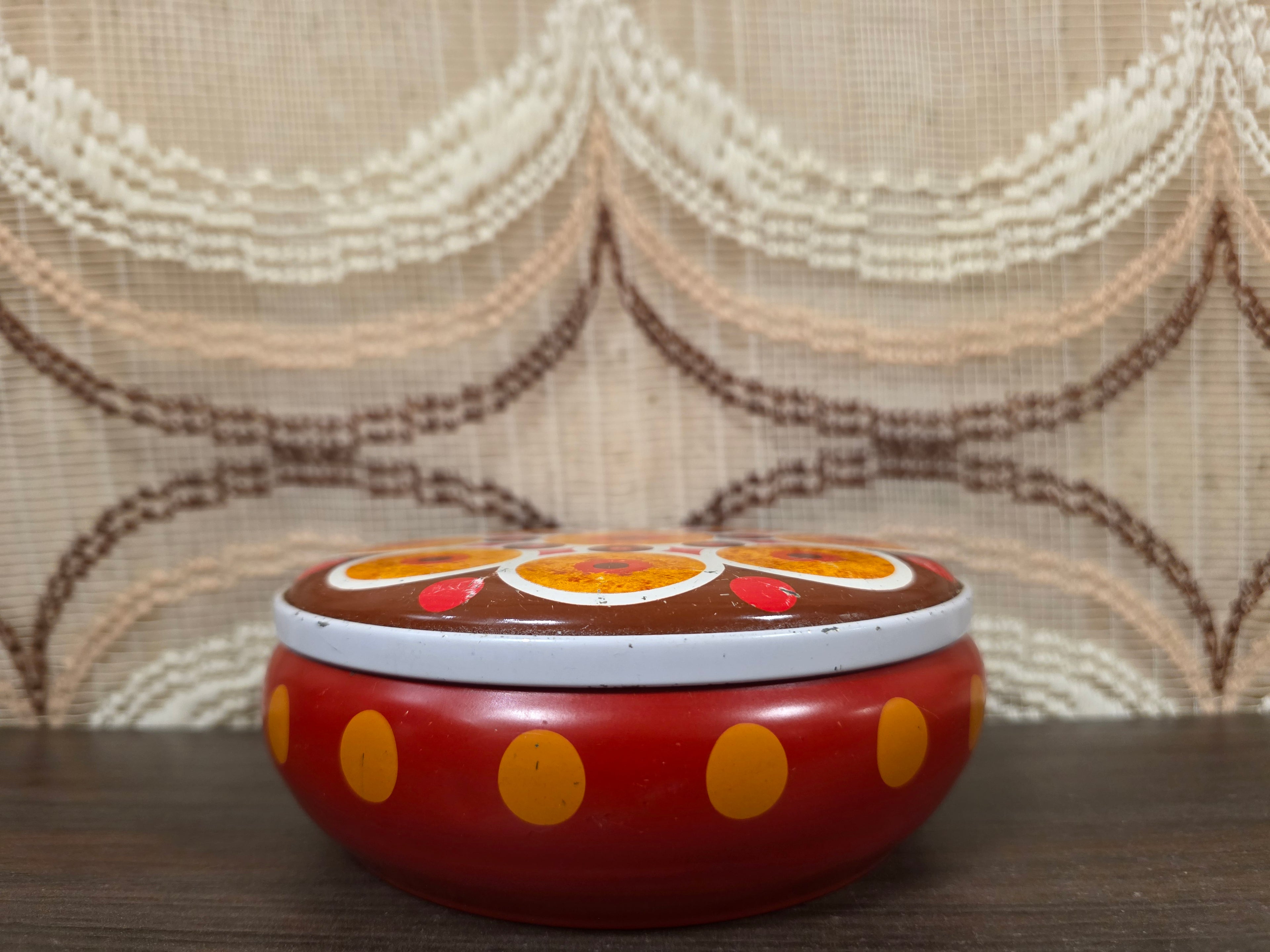 Vintage rond blik met cirkelpatroon