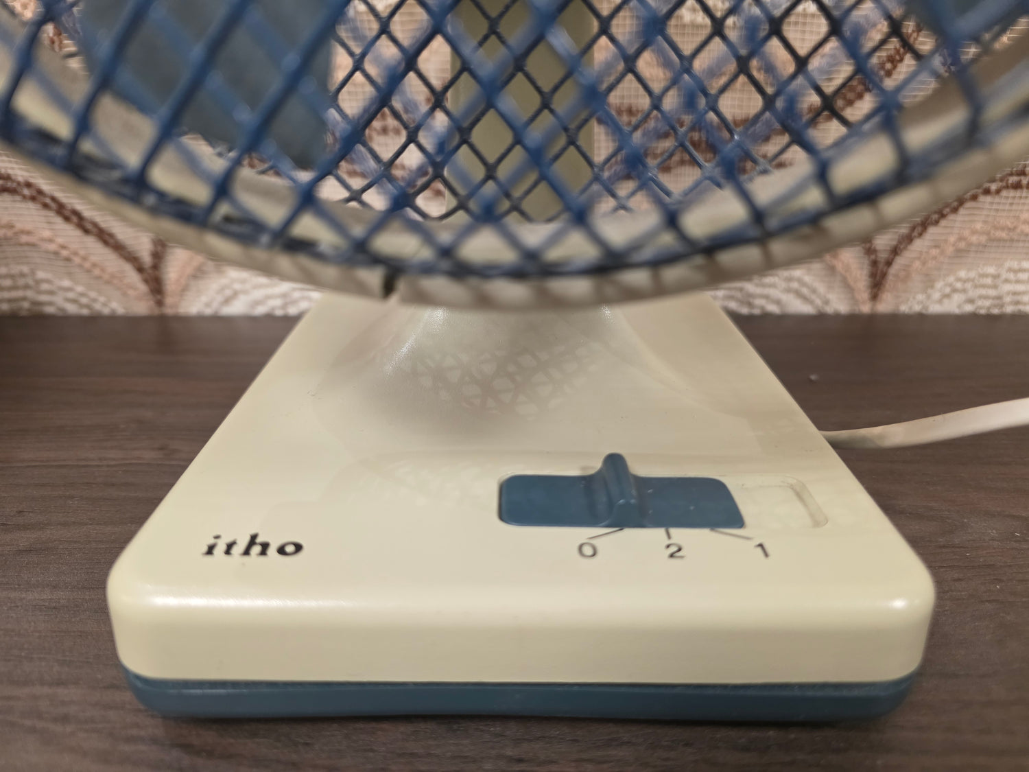 Vintage Itho tafelventilator TV 200 blauw crème