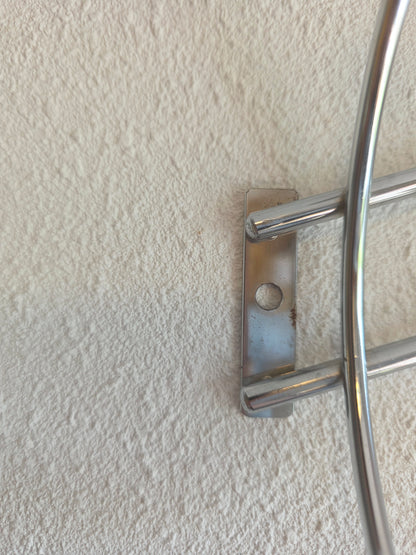 Retro wandkapstok in Sputnik-stijl met 6 witte knoppen