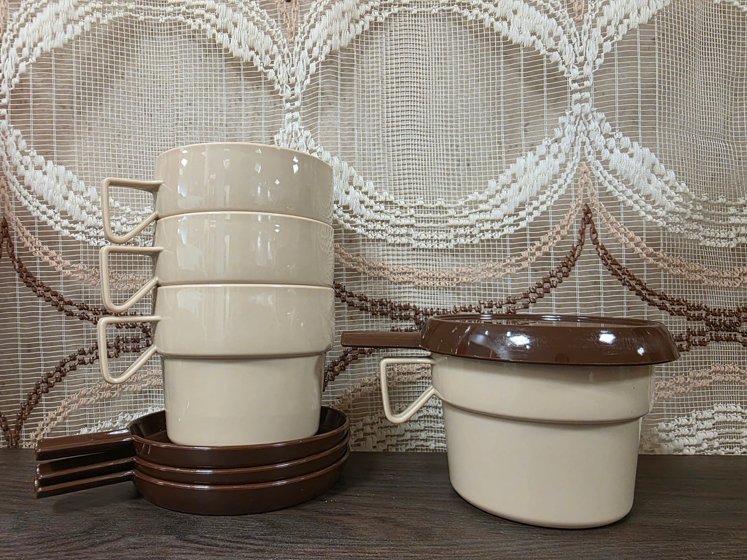 Vintage Plastimat schenkkan met 4 bekers en onderzetters
