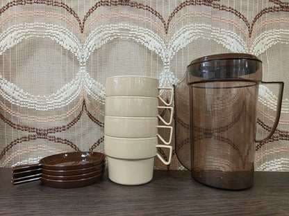 Vintage Plastimat schenkkan met 4 bekers en onderzetters