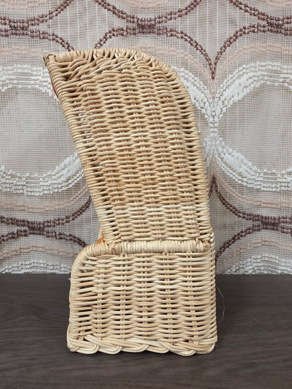 Vintage rotan strandstoel voor Barbie