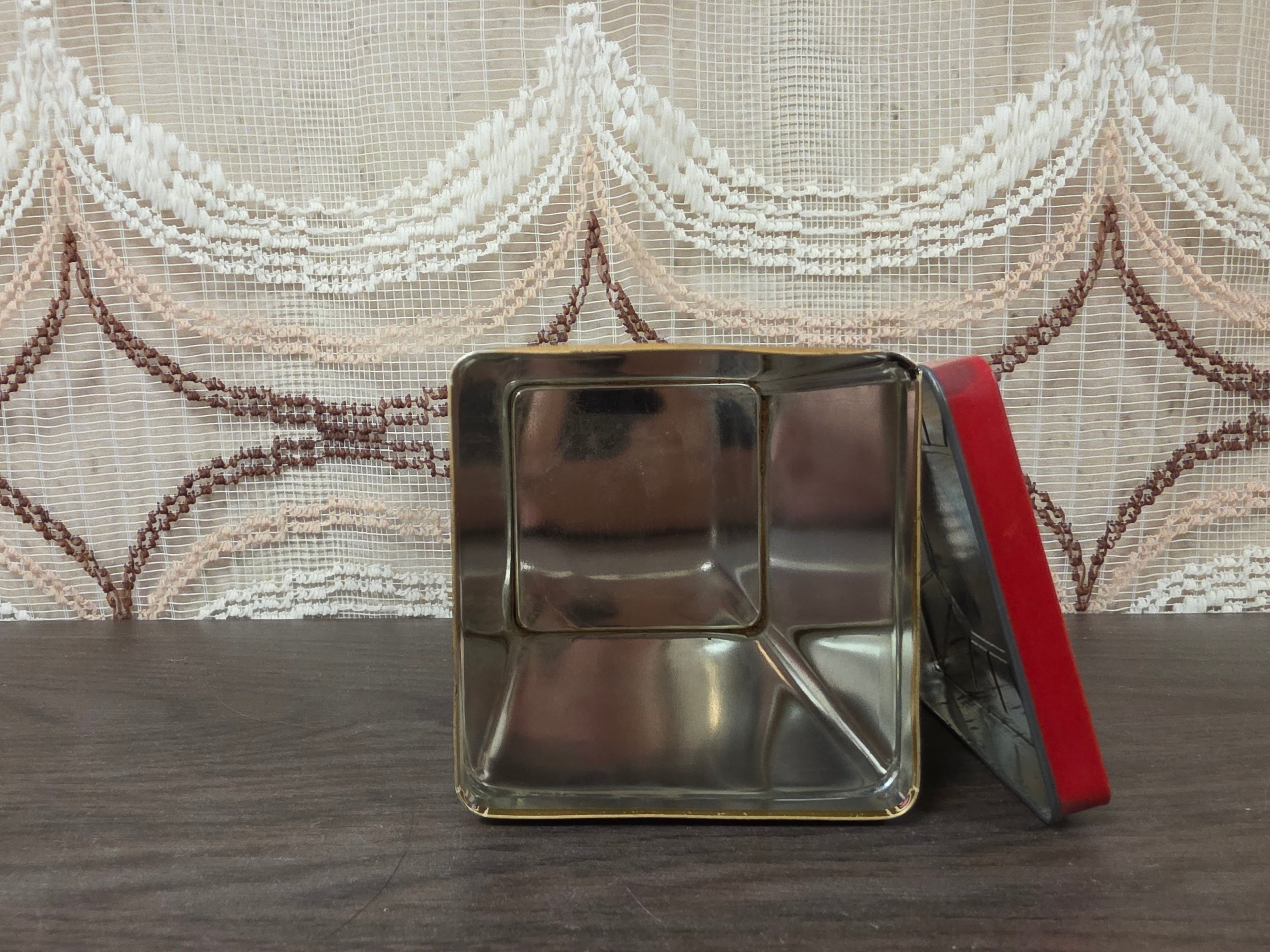 Vintage Droste cacao blik met vier verschillende afbeeldingen
