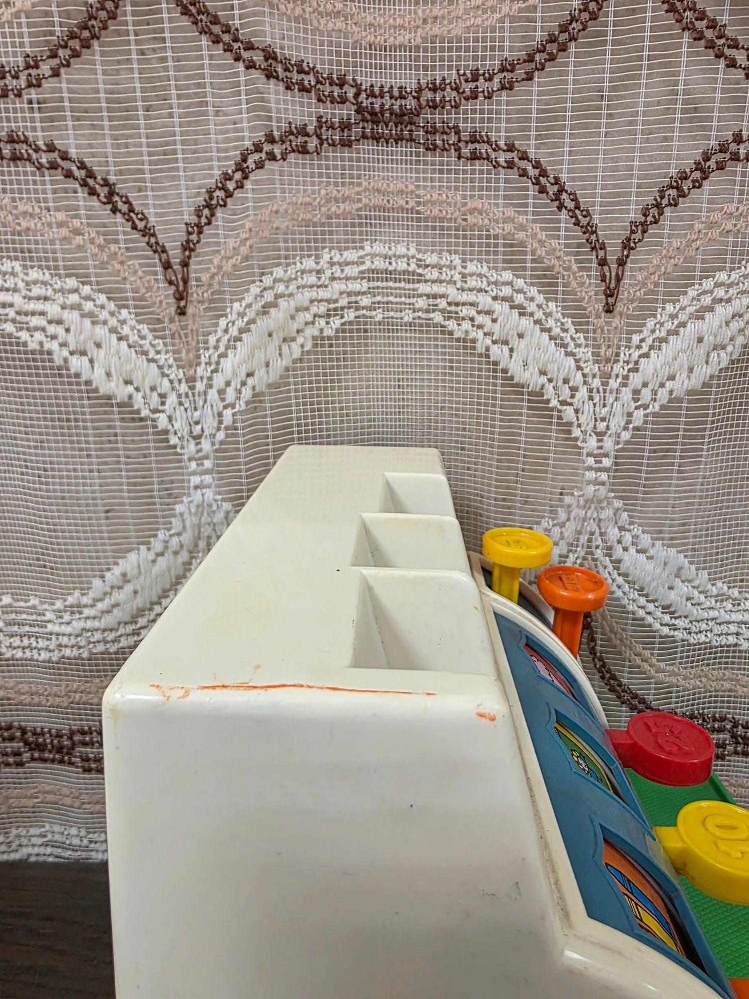 Fisher Price kassa  - compleet met gekleurde munten