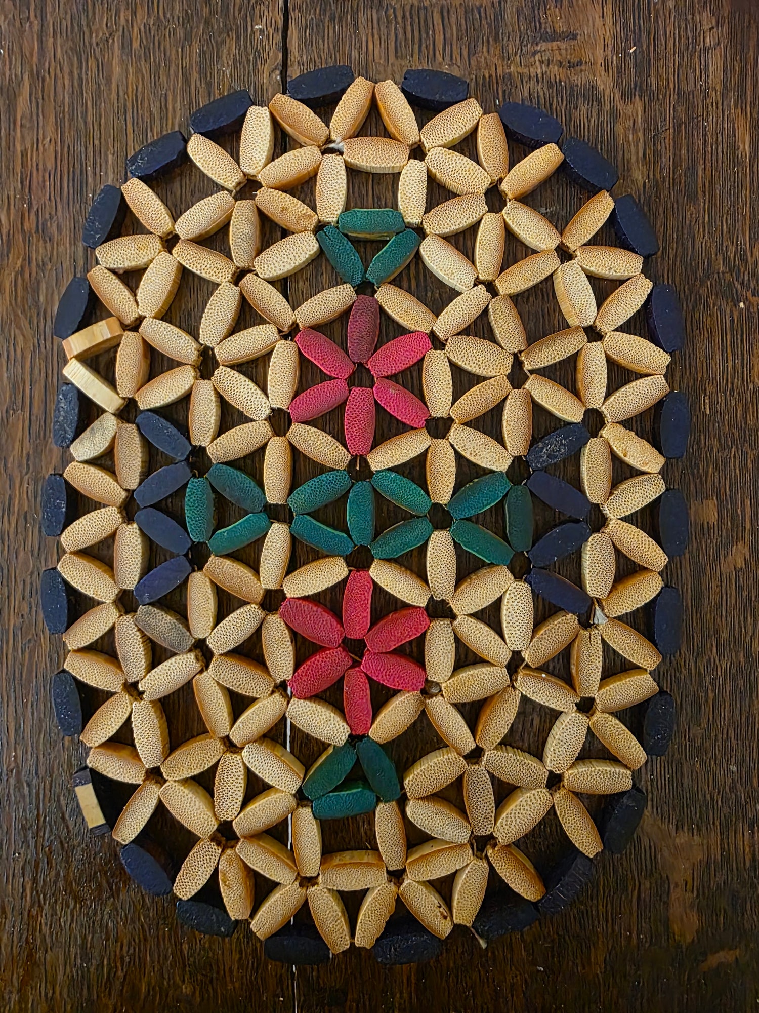 Vintage houten pannenonderzetters met bloemen set van 2