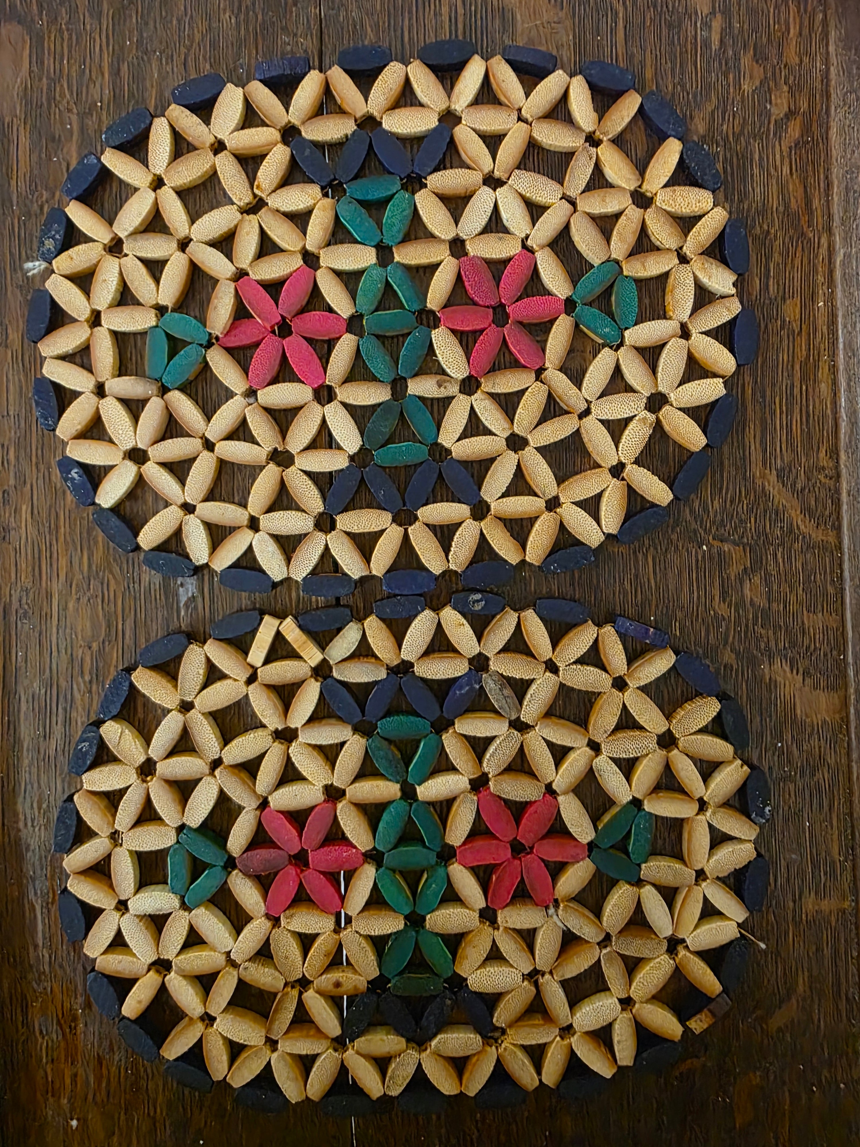 Vintage houten pannenonderzetters met bloemen set van 2